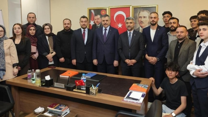 Bakan Çiftçi partililerle buluştu
