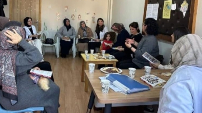 Başöğretmen İlkokulu’nda ailelerle kitap okuma etkinliği