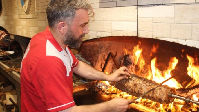 "Cağ Kebap" dünyayı büyüledi!