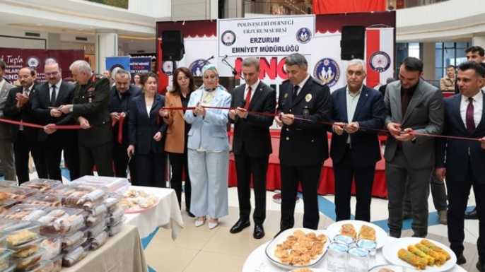 Emniyet mensuplarının eşlerinden hayır çarşısı