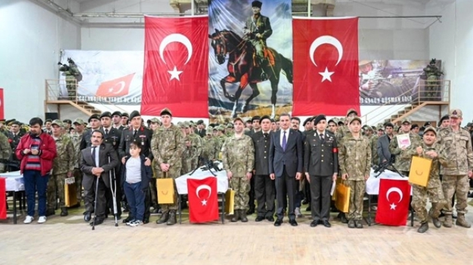 Engelleri aştılar, asker oldular