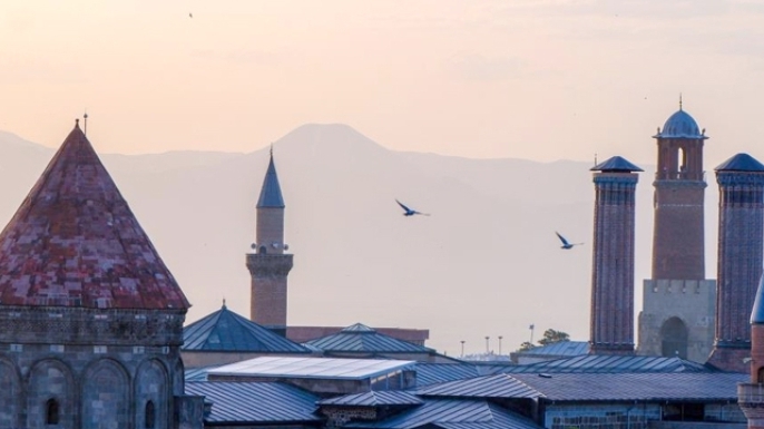 Erzurum, İzmir'in acısını yüreğinde hissetmiş