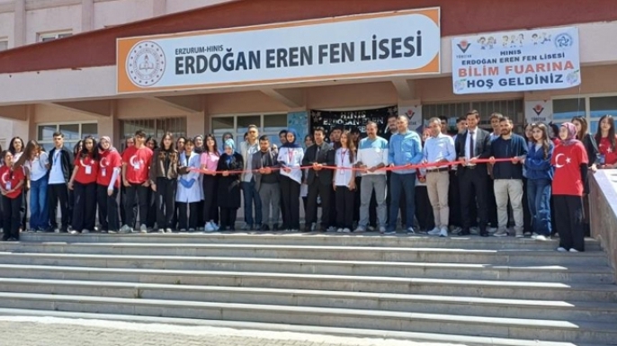 Gençlerin bilimsel projeleri görücüye çıktı