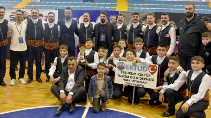 Halk oyunlarında zirvedeyiz