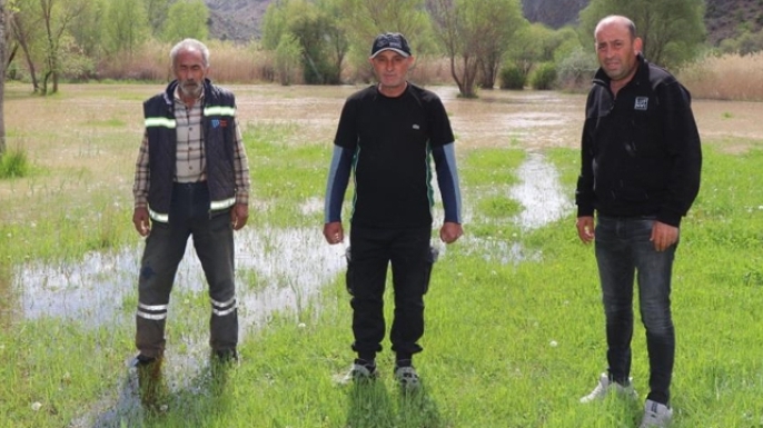 HES suları bahçeleri bastı, mahalle sakinleri çözüm bekliyor