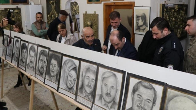 Oltu’da rölyef ve karakalem sergisi açıldı
