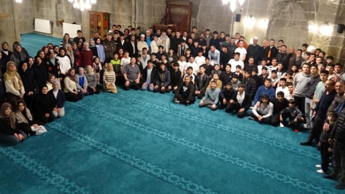 Sınıflardan camilere uzanan manevi köprü
