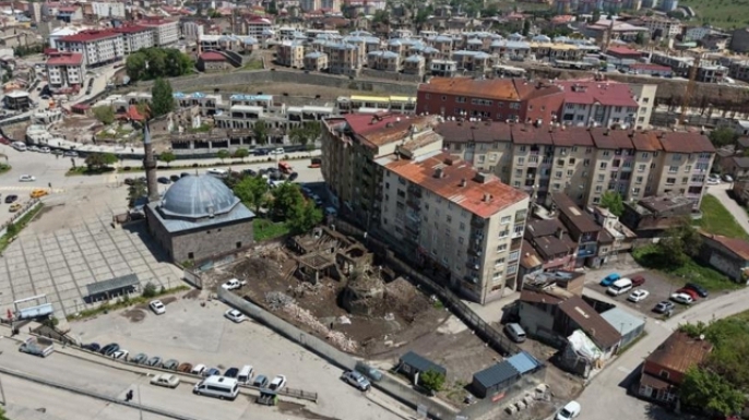 Ahi Toman Baba Kümbeti yeniden gün yüzüne çıkıyor
