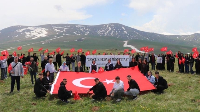 Gençler şühedanın izinde yürüdü