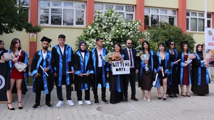 Oltu’da mezuniyet coşkusu yaşandı!