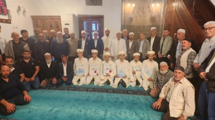 Tarihi camide hafızlık mezuniyet heyecanı