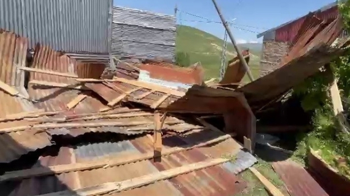 Tekman'da sel ve kasırga peş peşe geldi