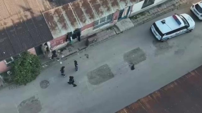 Zehir tacirlerine şafak baskını: 14 gözaltı
