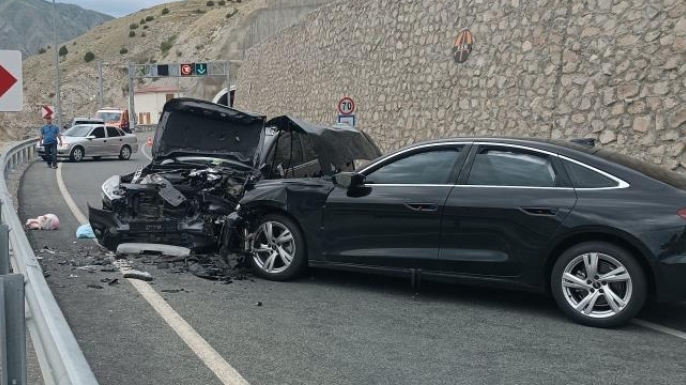 Araçlar demir yığınına döndü: 3’ü ağır, 4 yaralı