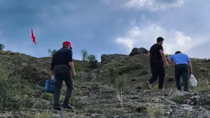 "Bayrak Adam"dan duygulandıran vefa