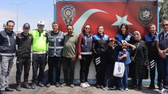 'Ben de varım' dedi, gönülleri fethetti