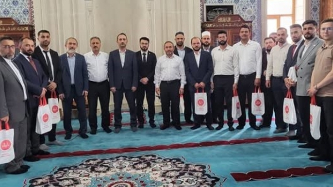 Minberde hitabet yarışı