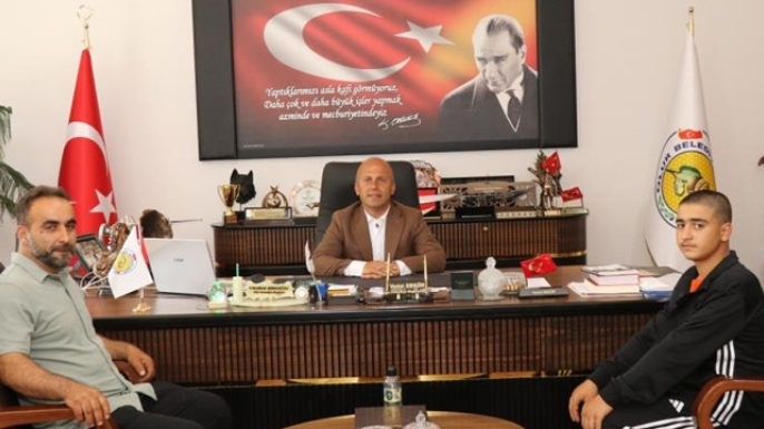 Olurlu genç pehlivana Başkan Ergün'den tam destek
