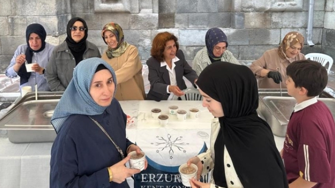 Tarihi mekanda aşure bereketi
