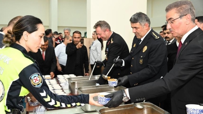 Vali Aydın Baruş'tan emniyet personeline aşure ikramı
