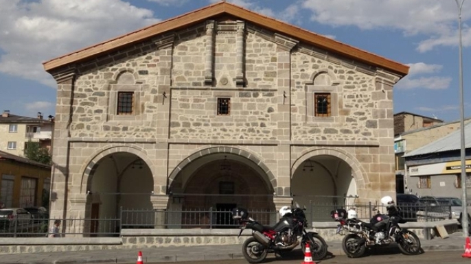 Fetih Camii’nde tarihi miras gün yüzüne çıktı