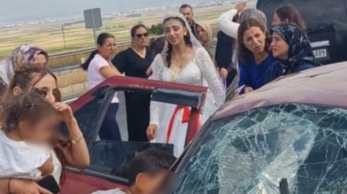 Gelin götürürken yasa boğuldular