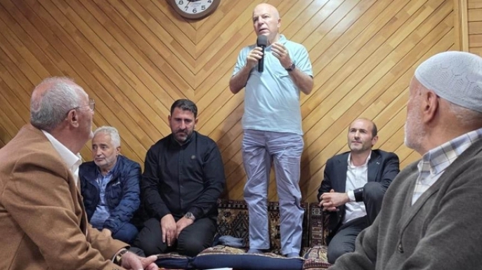Sekmen İspir’de vatandaşla kucaklaştı