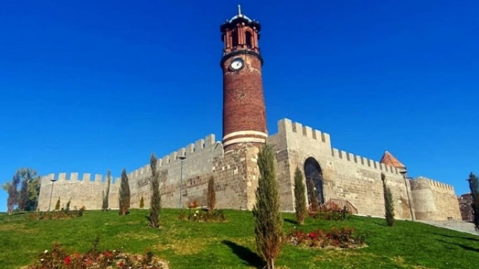 Tarihi tepsi minare ziyarete kapatılıyor
