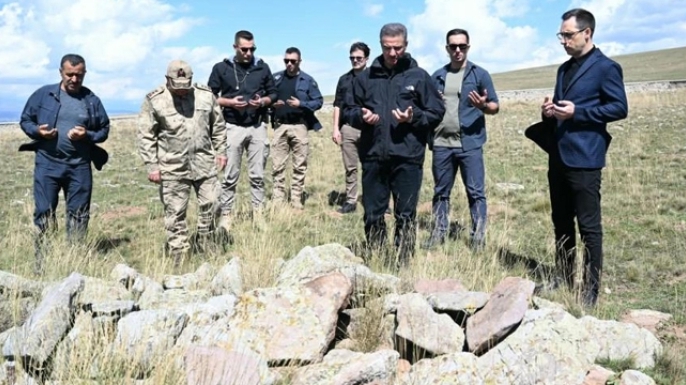 Vali Baruş yaylada çocukları sevindirdi, şehitlere dua etti