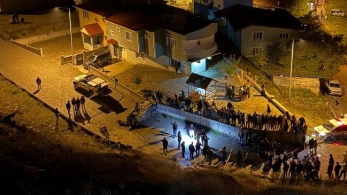 22 metrelik uçuruma uçan araçta 2 genç öldü