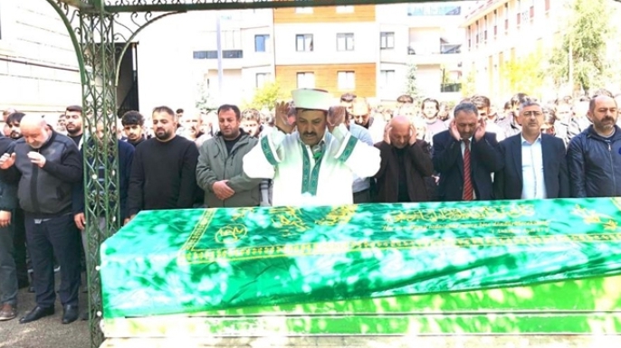 Ağabeyine son görevini imam kardeşi yaptı
