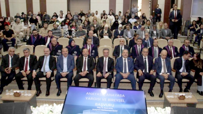 Anayasa Mahkemesi Üyesi Akyel, ETÜ’de ilk dersi verdi