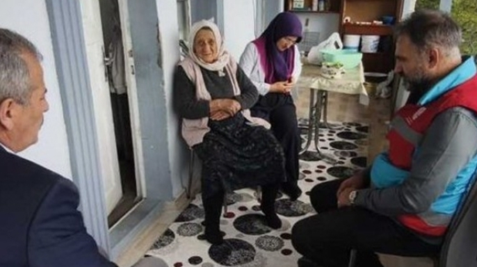 Asırlık çınarlara evlerinde ziyaret
