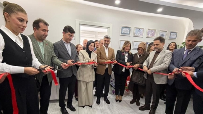 Doç. Dr. Sertaç Zengil’in muayenehanesi açıldı