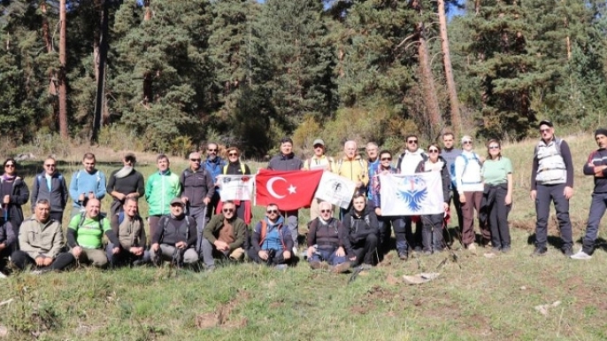 Doğa yürüyüşünde dayanışma örneği