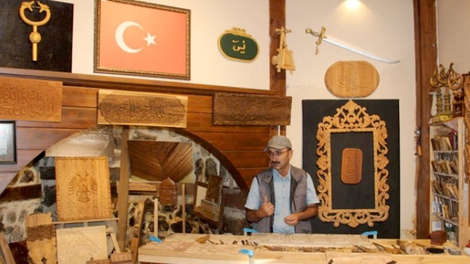 Ahşabı sanata dönüştüren usta