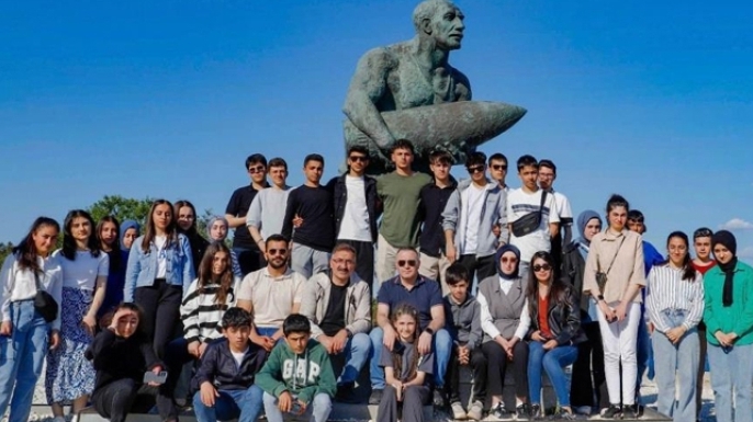 Aziziyeli Öğrenciler Çanakkale’de tarihle buluştu