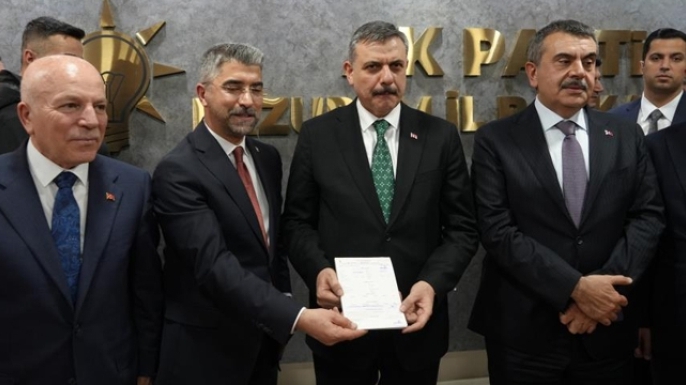 Bakan Çiftçi, AK Parti üyelik giriş beyannamesini imzaladı