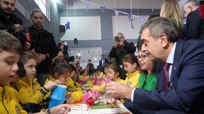 Bakan Tekin, çocuklarla Ramazan Şenliği'nde buluştu