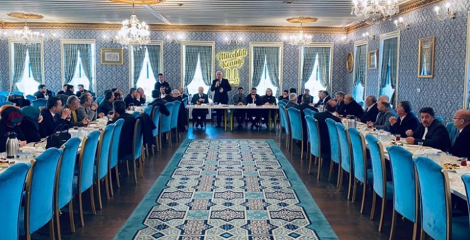 Başkan Öz, milletvekili adaylığı için görevi bıraktı