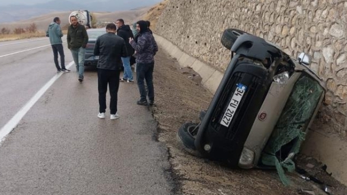 Bayburt-Erzurum yolunda kaza: 3 yaralı