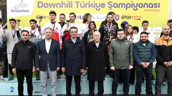 Bisikletin en iyileri Palandöken'de kürsüye çıktı