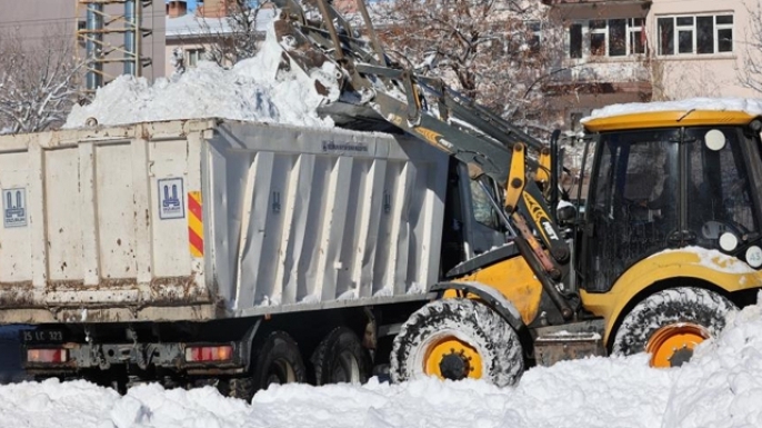 Büyükşehir'in kar timleri işbaşında
