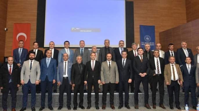 Çakmur: Zirveye çıkmak gurur, zirvede kalmak sorumluluk