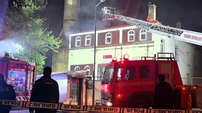 Cami alevlere teslim oldu