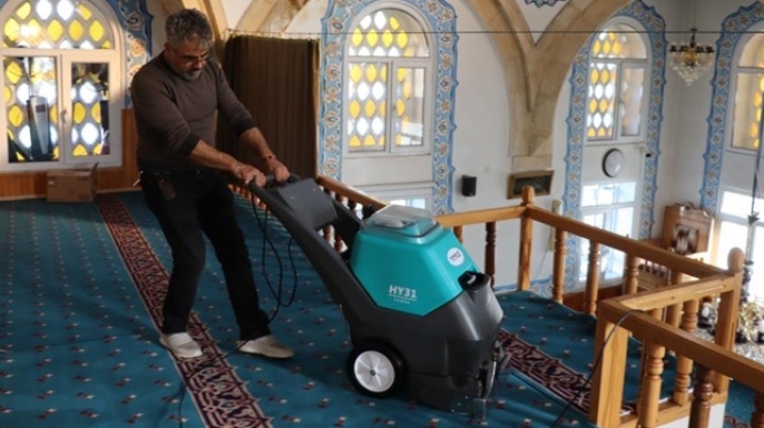 Camilere belediye eli değdi