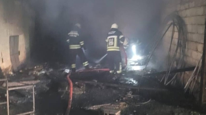 Elektrik kablosu depoyu kül etti