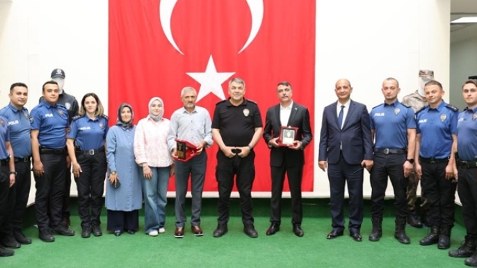 Emekli polislere vefa plaketi