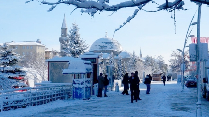 Erzurum baharı beklerken kışı yaşıyor