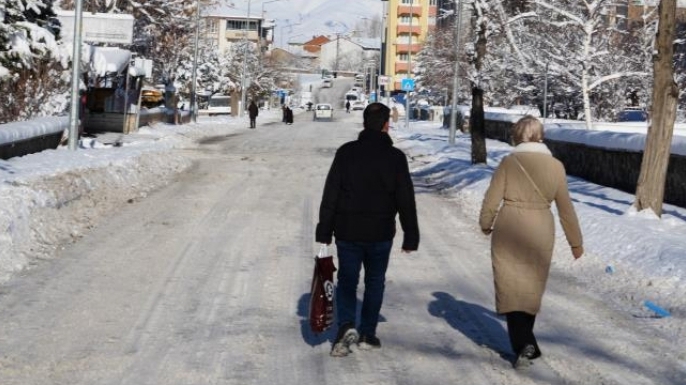 Erzurum beyaz örtüsüne büründü